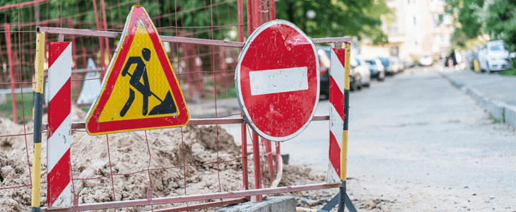 a construction sign on a city street